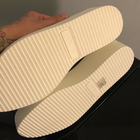 NWOT DKNY Shoes - Picture 3 of 4